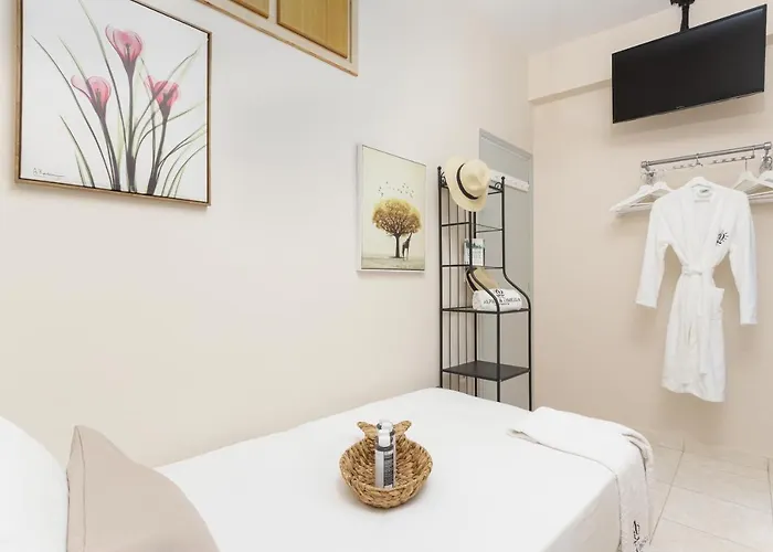 Alpha & Omega Apartment *